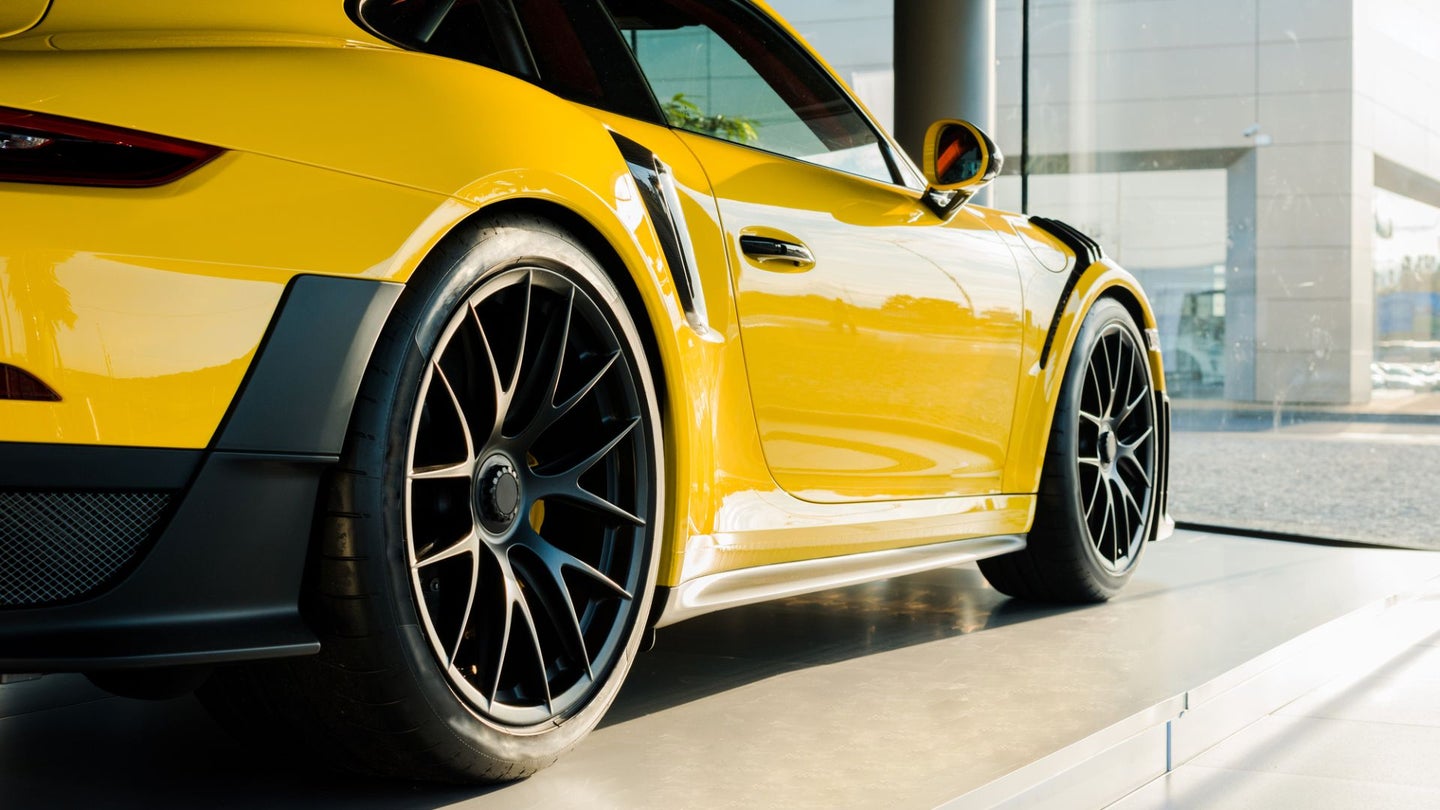 黄色保时捷GT3 RS。