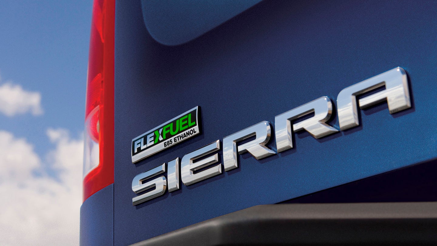 2011年GMC Sierra Flex Fuel徽章。